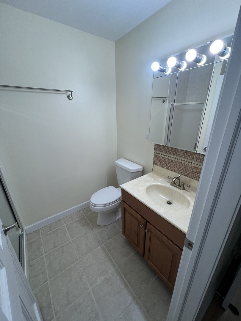 2426 N Kennicott Drive #1B, Arlington Heights, IL 60004