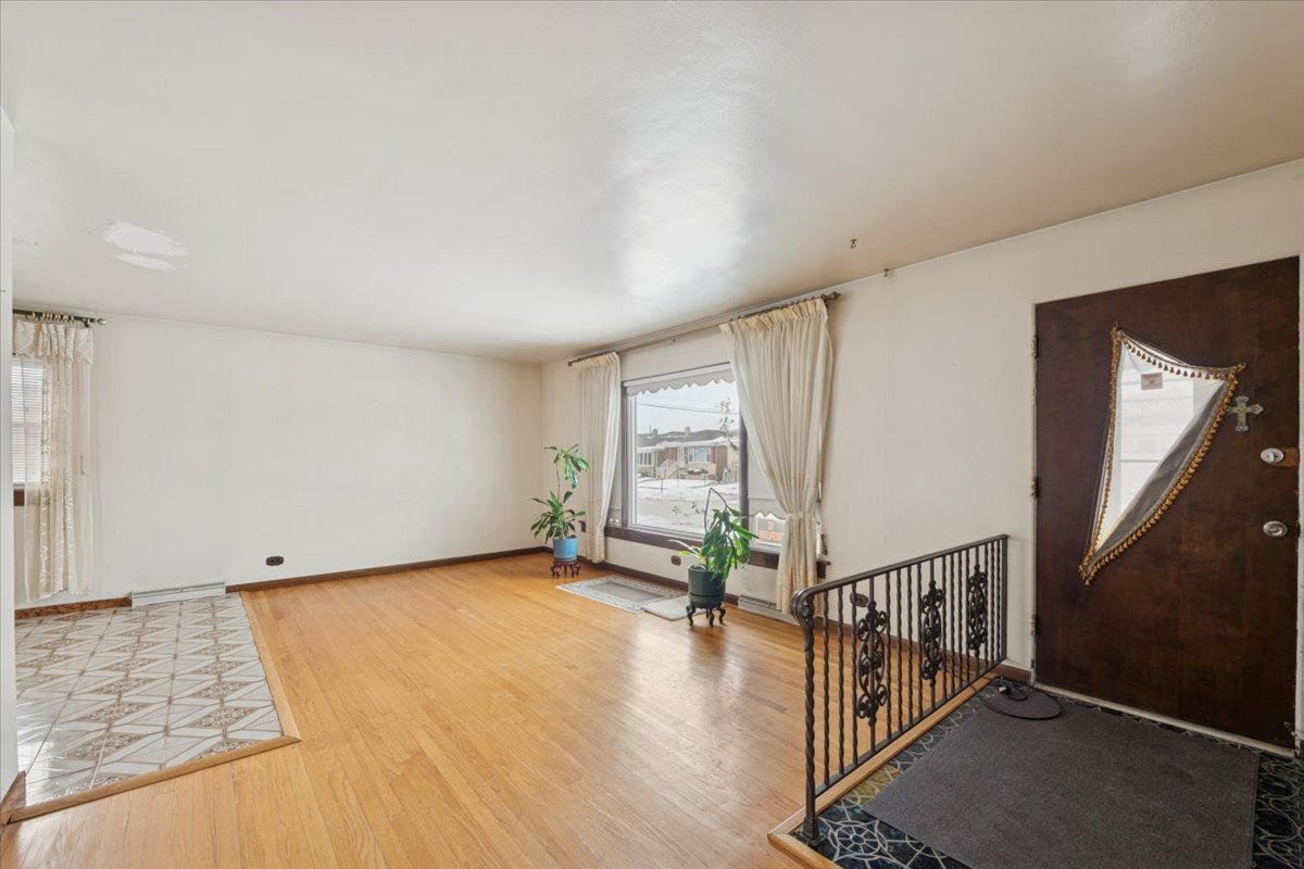 4647 N Newland Avenue, Harwood Heights, IL 60706