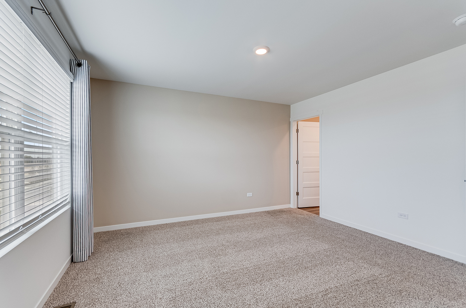 2229 Riesling Road #2229, Oswego, IL 60543