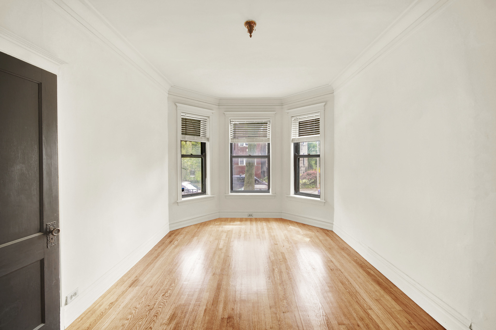 6510 S Rhodes Avenue, Chicago, IL 60637