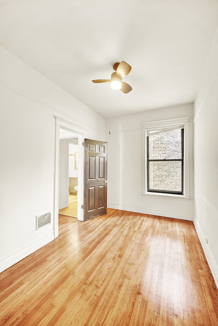 6510 S Rhodes Avenue, Chicago, IL 60637