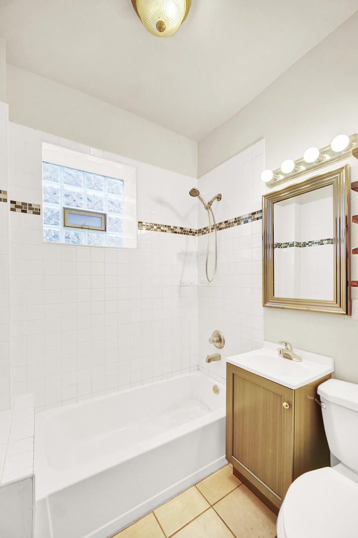 6510 S Rhodes Avenue, Chicago, IL 60637