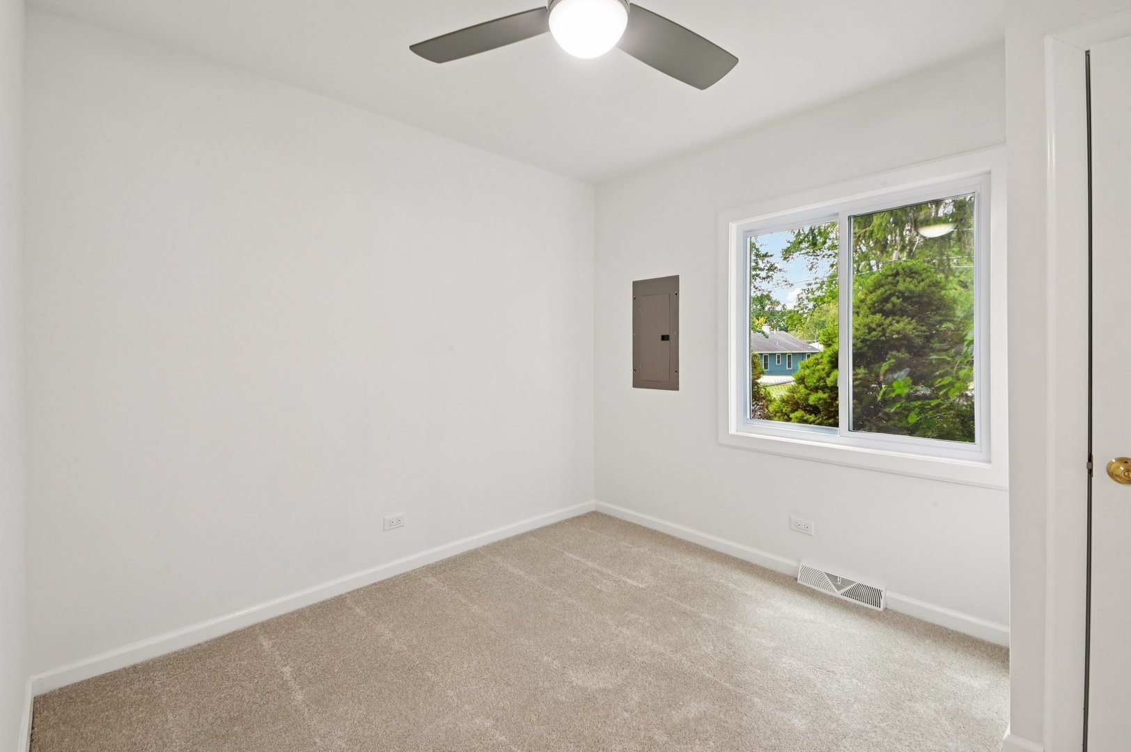 39161 N Holdridge Avenue, Beach Park, IL 60099