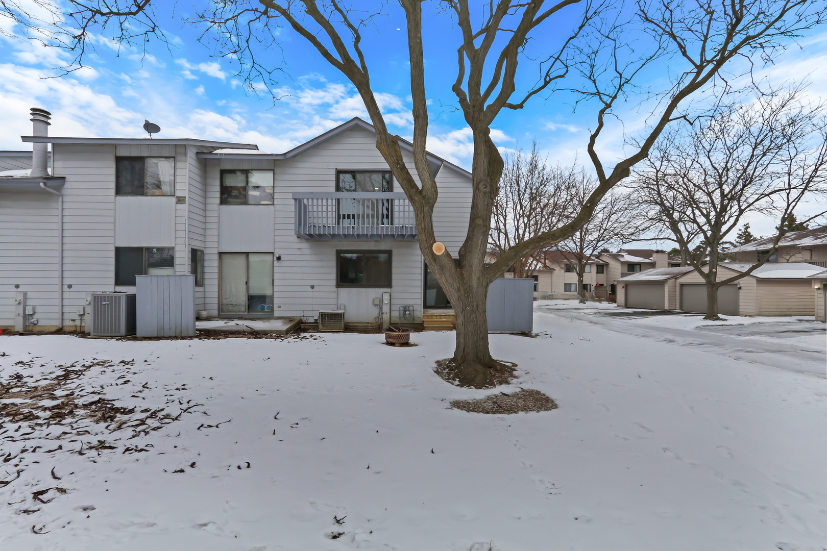 111 Windsor Drive, Vernon Hills, IL 60061