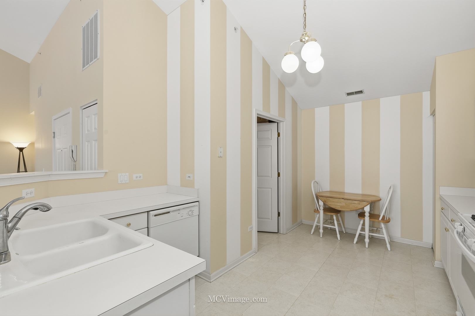 13825 S Bristlecone Lane #C, Plainfield, IL 60544