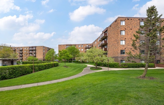 850 Wellington Avenue #304, Elk Grove Village, IL 60007
