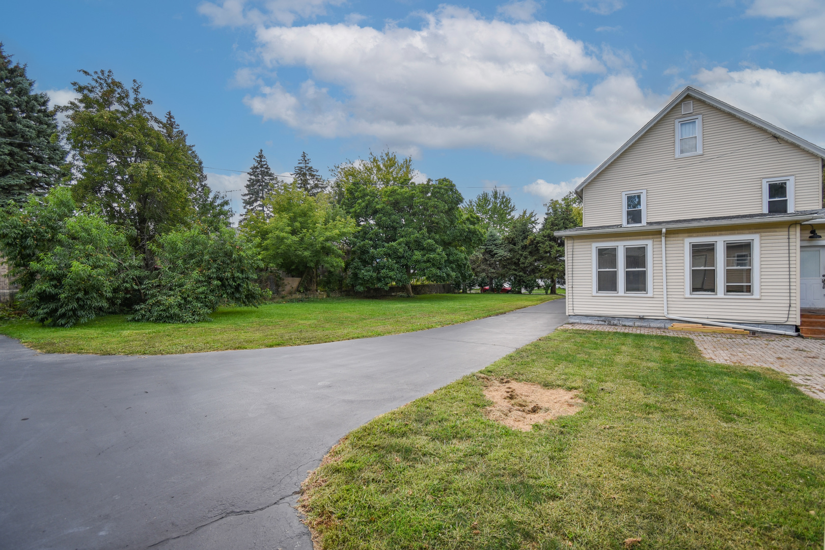 443 N Ash Street, Waukegan, IL 60085