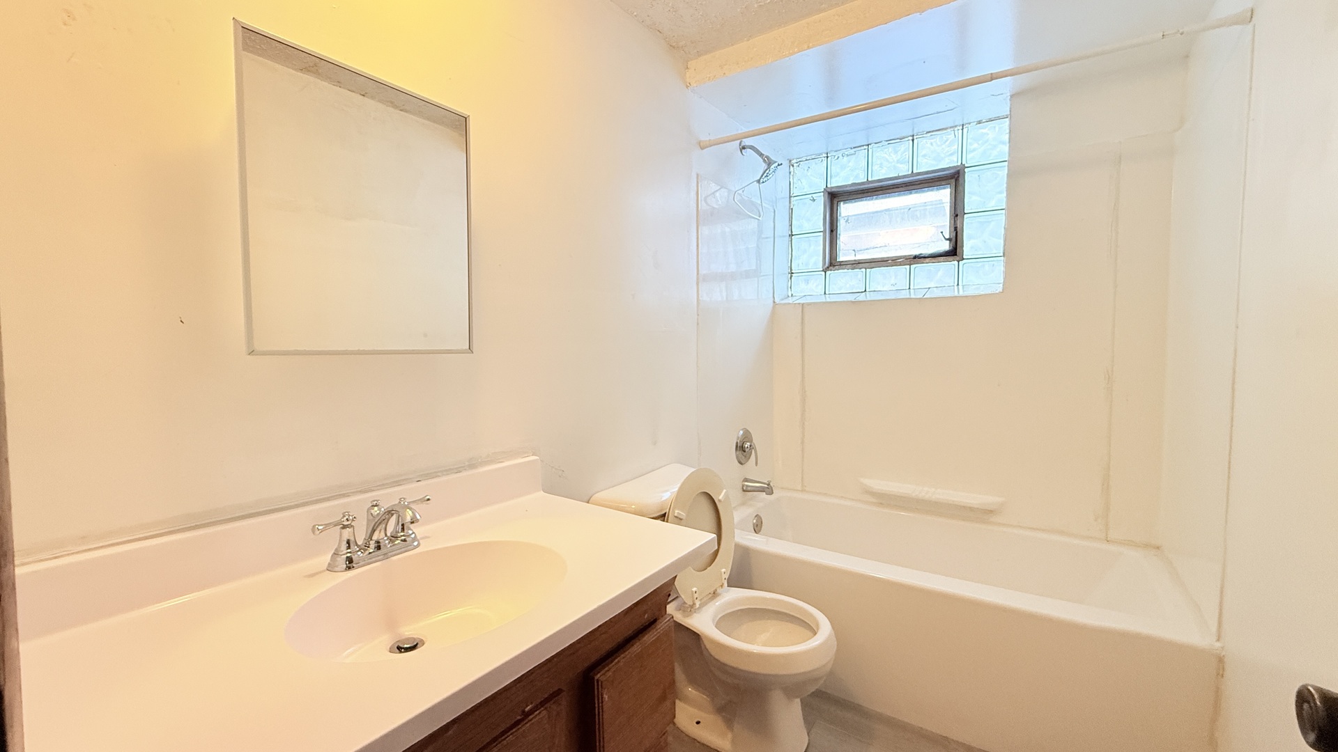 15020 woodlawn Avenue #GARDEN, Dolton, IL 60419