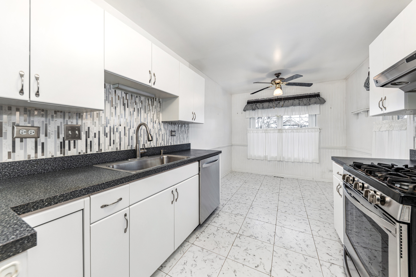 2319 Chasewood Drive, Downers Grove, IL 60515