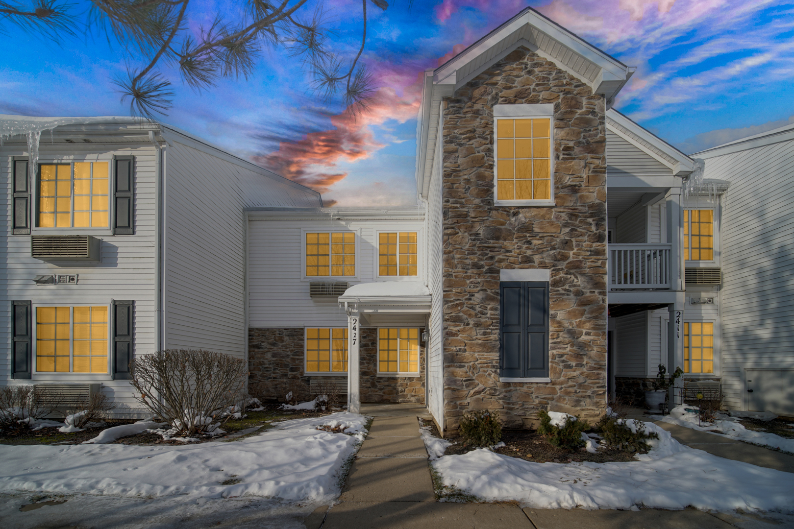 2427 Silverstone Drive #2427, Carpentersville, IL 60110