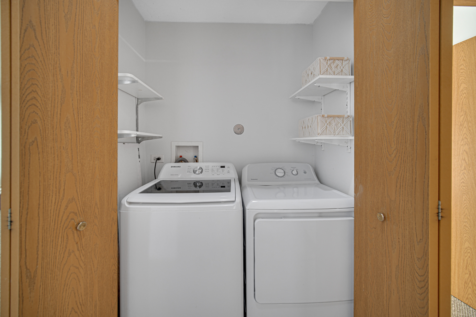 2427 Silverstone Drive #2427, Carpentersville, IL 60110