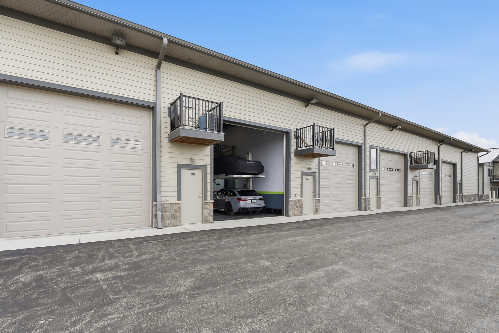 2112 Ferry Road #106, Naperville, IL 60563