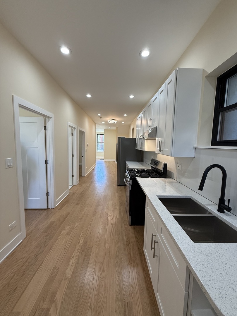 2124 W 18th Place #1, Chicago, IL 60608