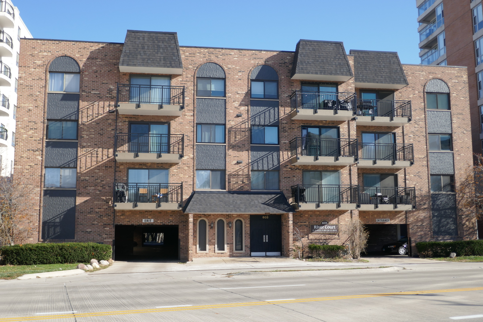 603 S River Road #2M, Des Plaines, IL 60016