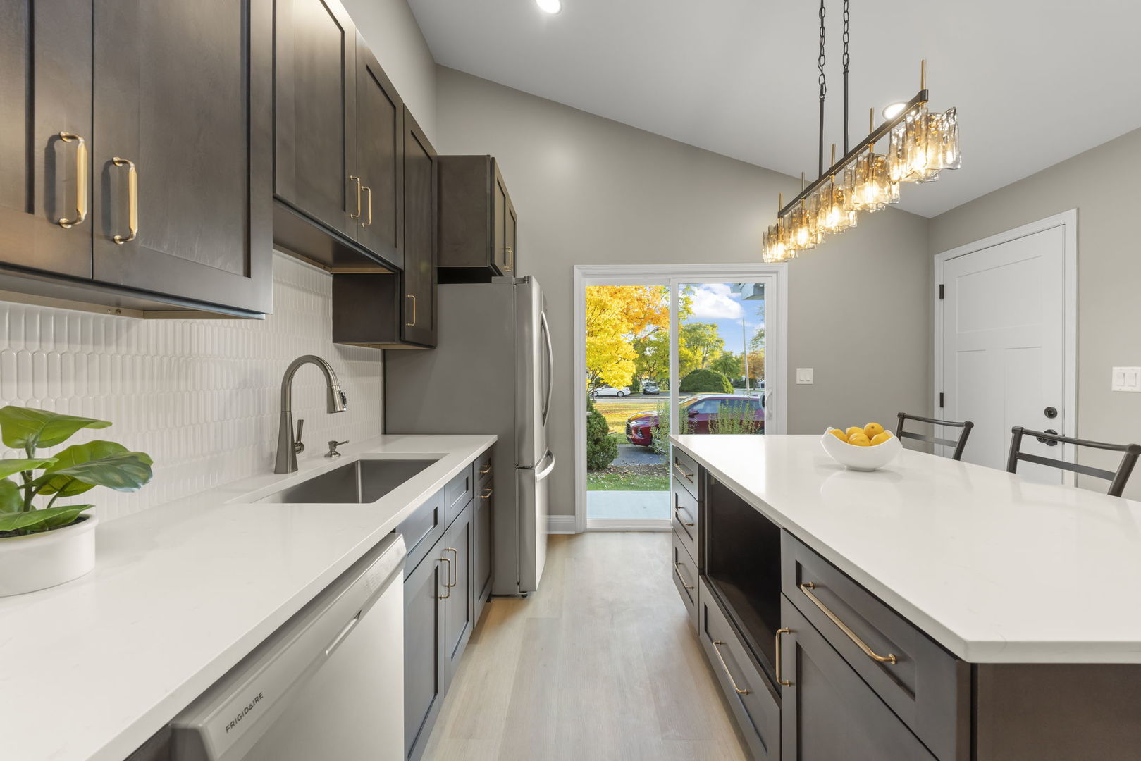 641 N Highview Avenue, Addison, IL 60101