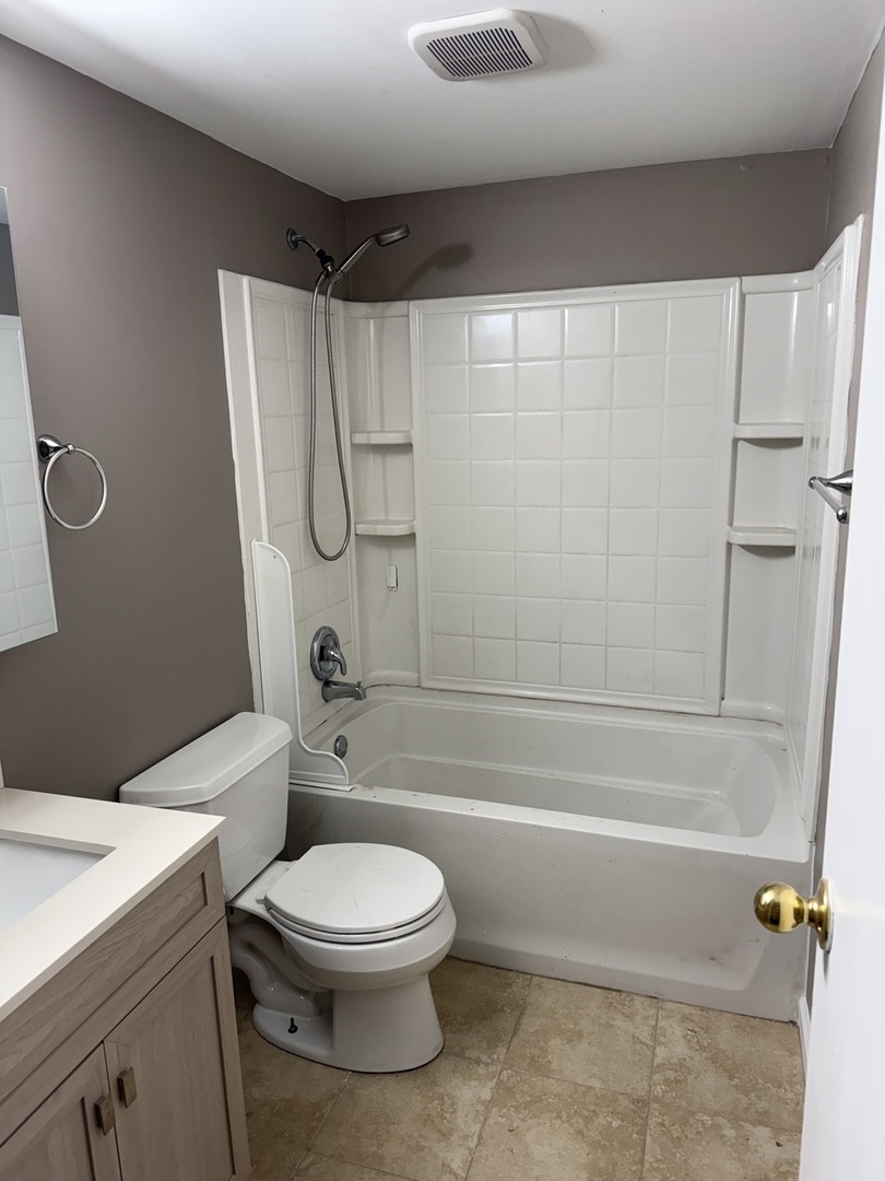 2264 Abbeywood Drive #B, Lisle, IL 60532