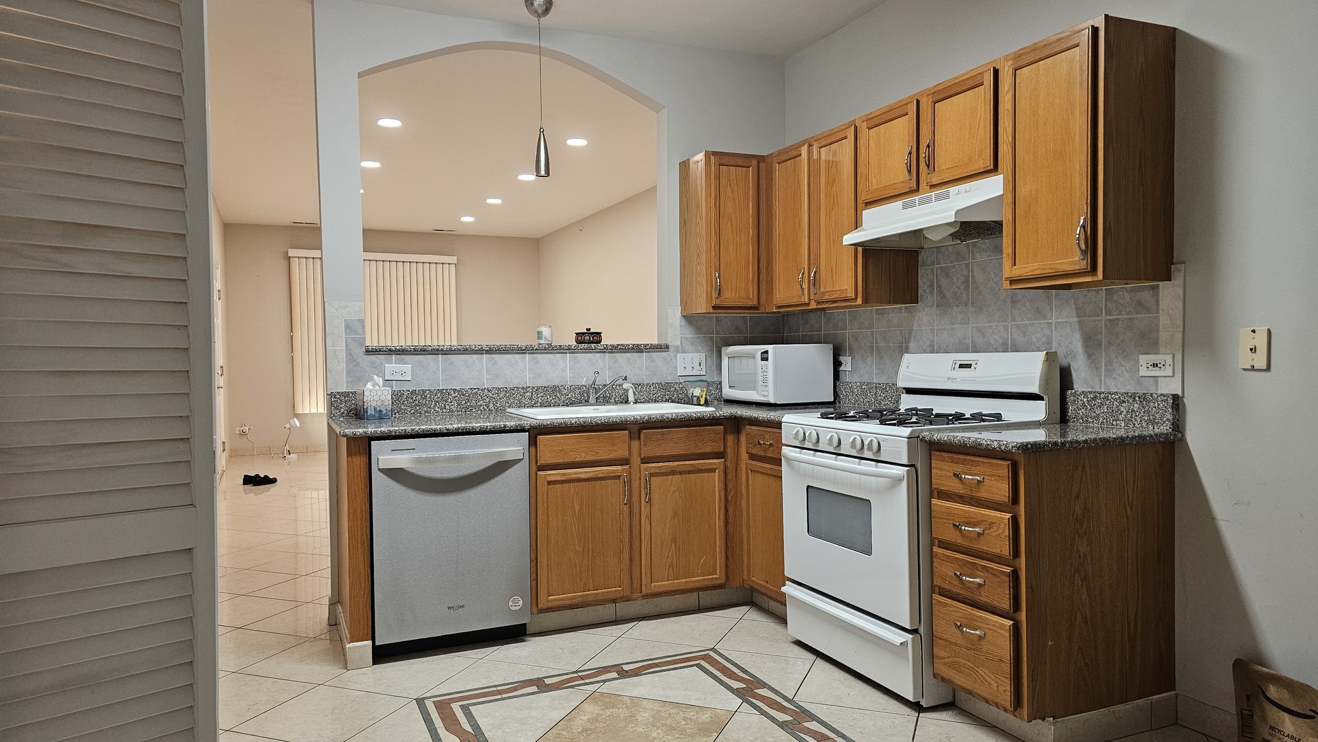 151 N Waters Edge Drive #C, Glendale Heights, IL 60139