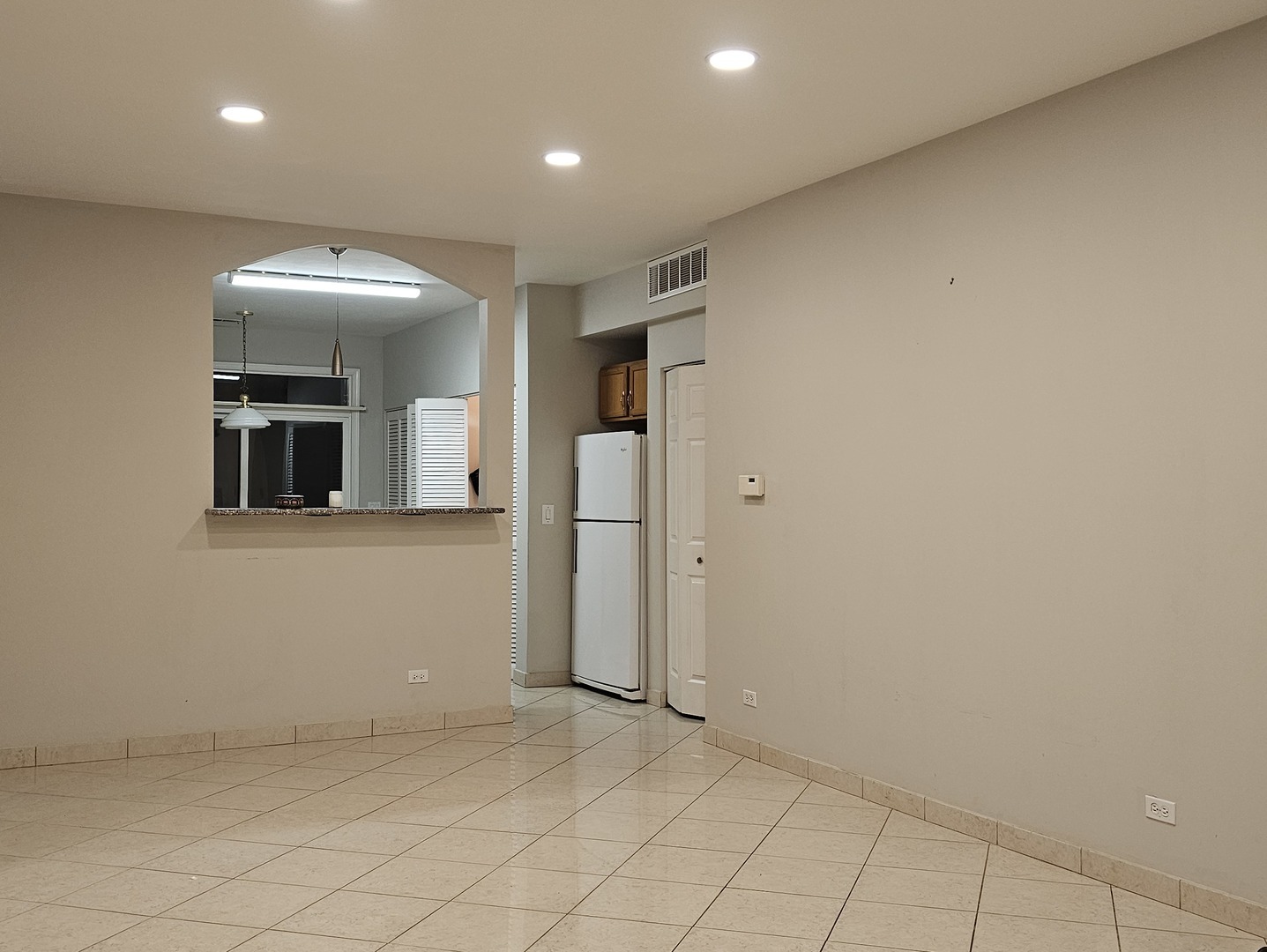 151 N Waters Edge Drive #C, Glendale Heights, IL 60139