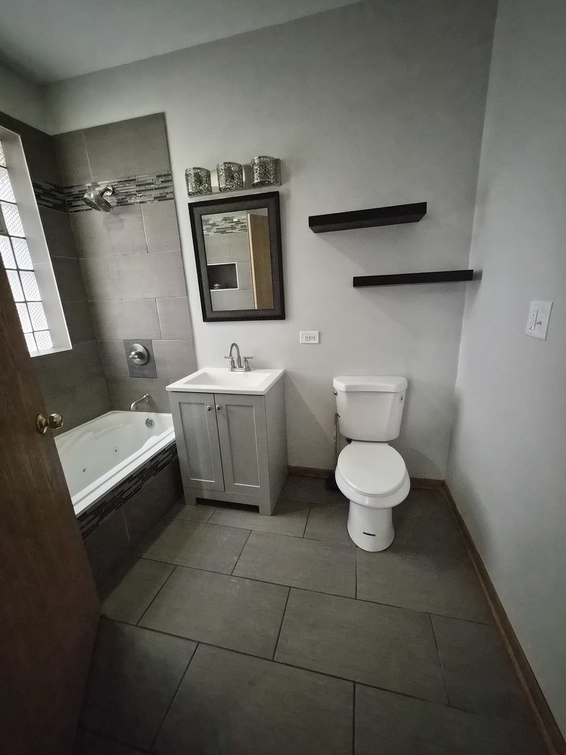 4828 S Indiana Avenue #201, Chicago, IL 60615