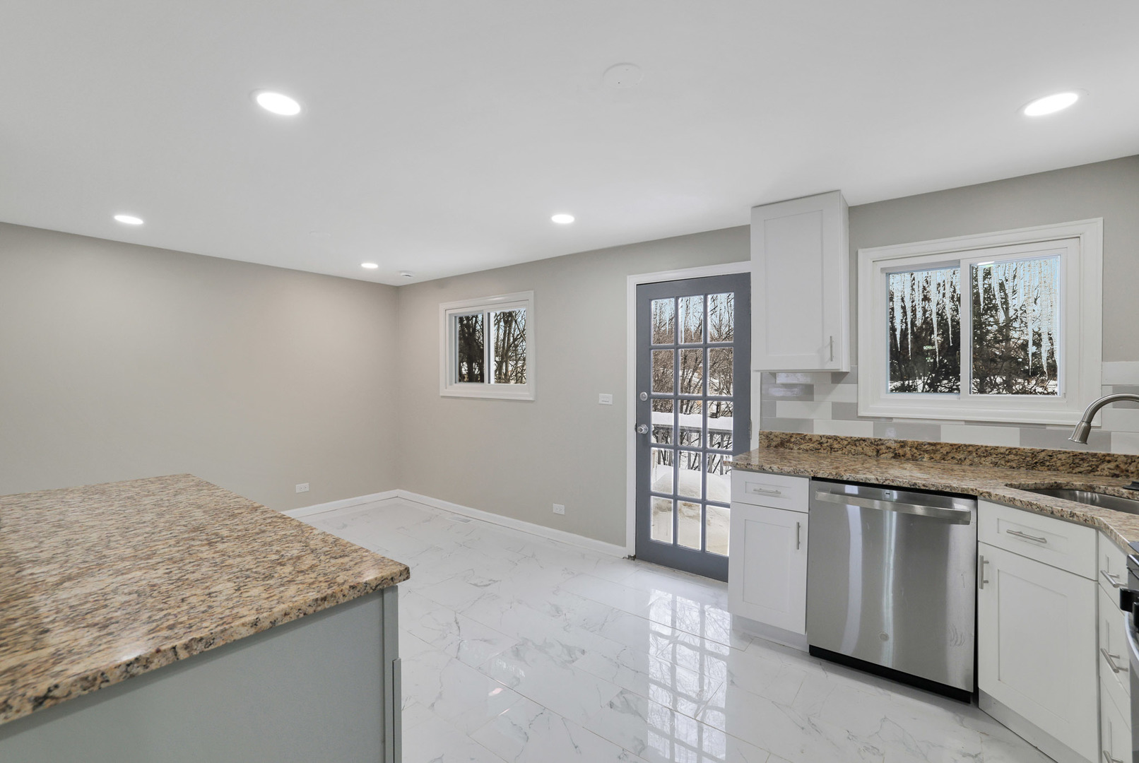 1835 W Weathersfield Way, Schaumburg, IL 60193