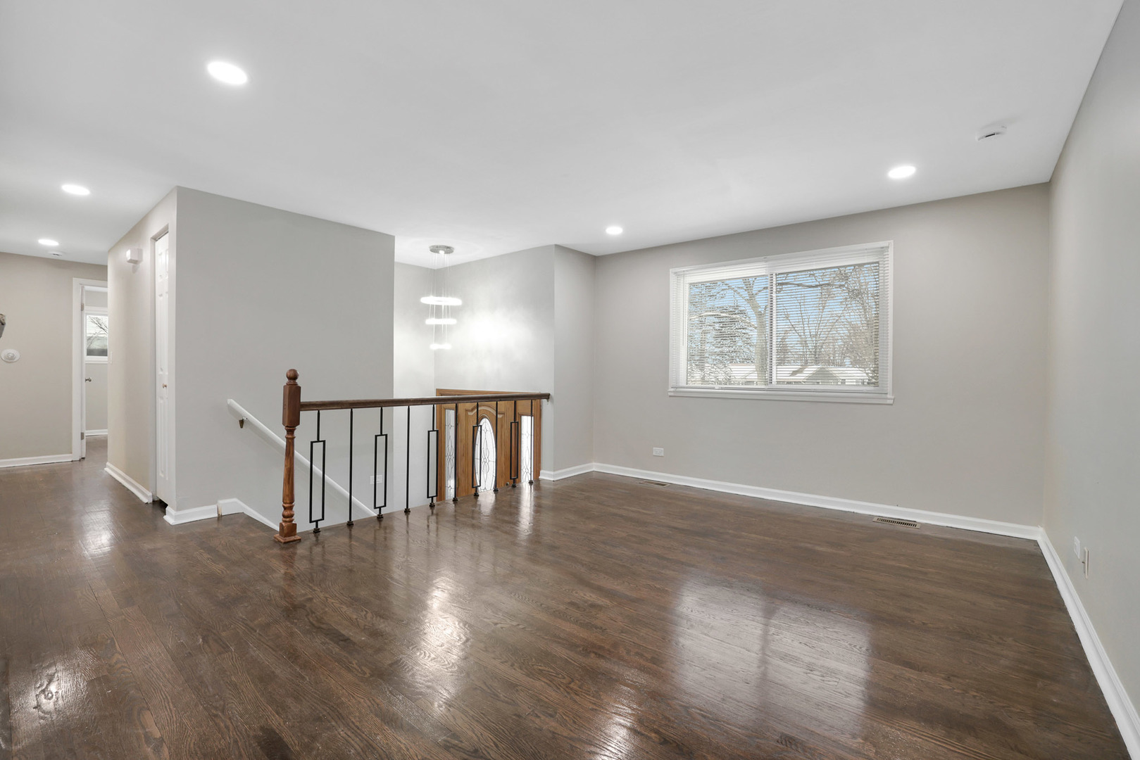 1835 W Weathersfield Way, Schaumburg, IL 60193