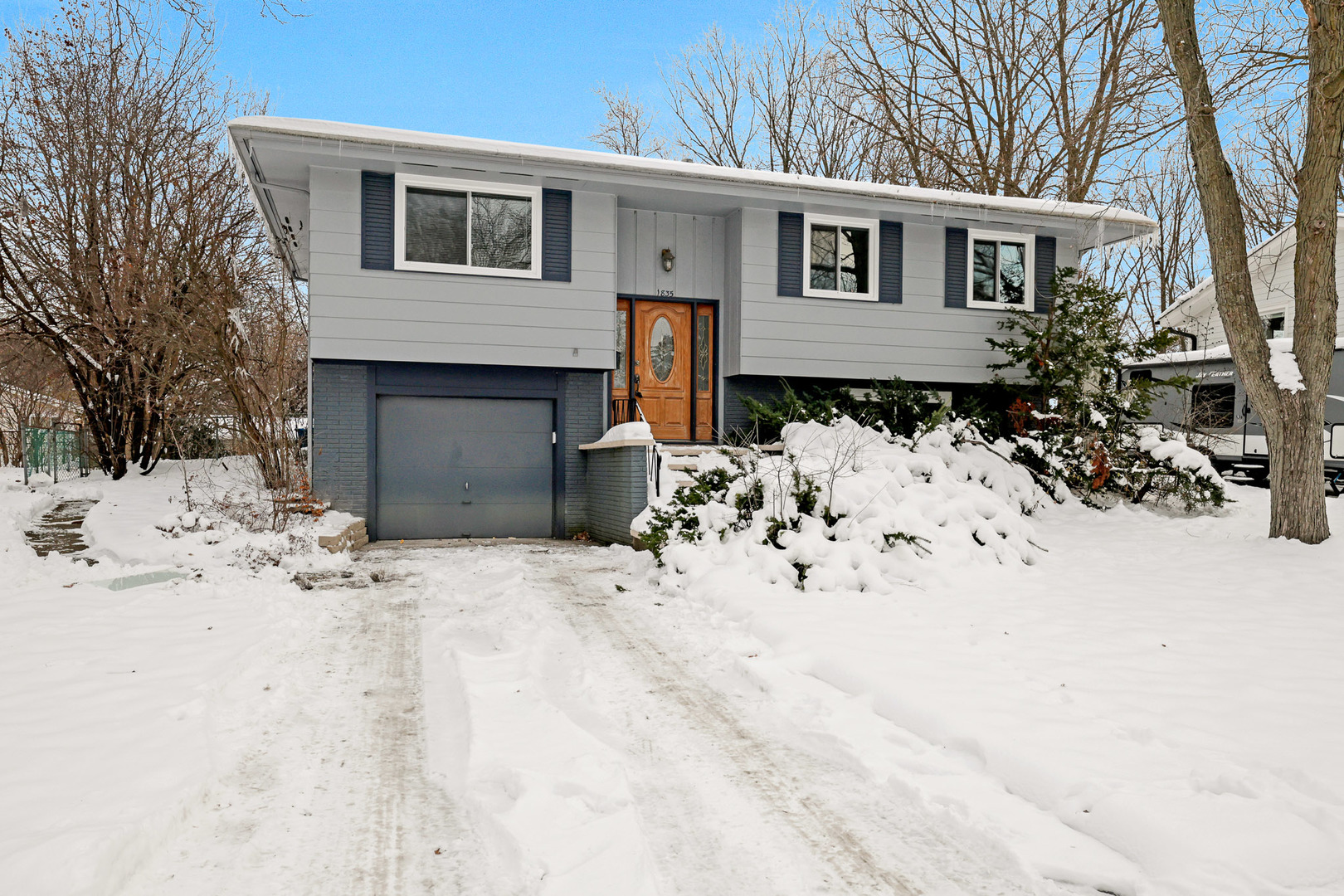 1835 W Weathersfield Way, Schaumburg, IL 60193