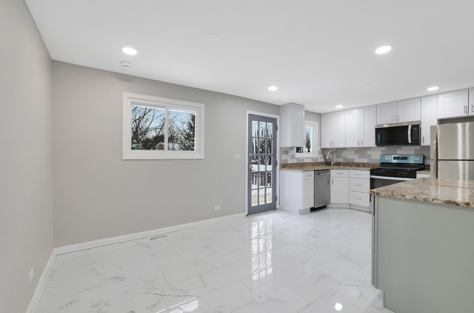 1835 W Weathersfield Way, Schaumburg, IL 60193