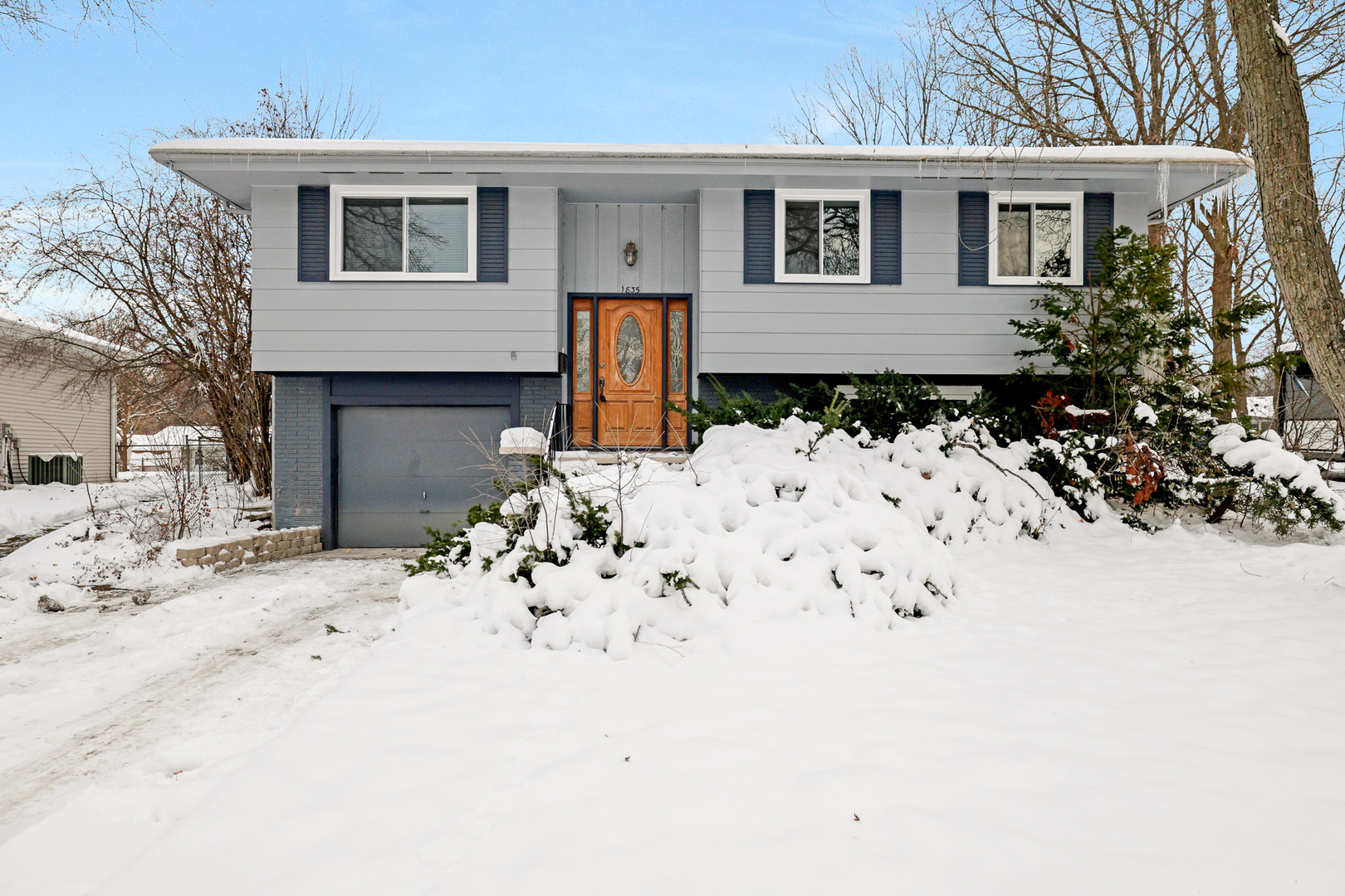 1835 W Weathersfield Way, Schaumburg, IL 60193