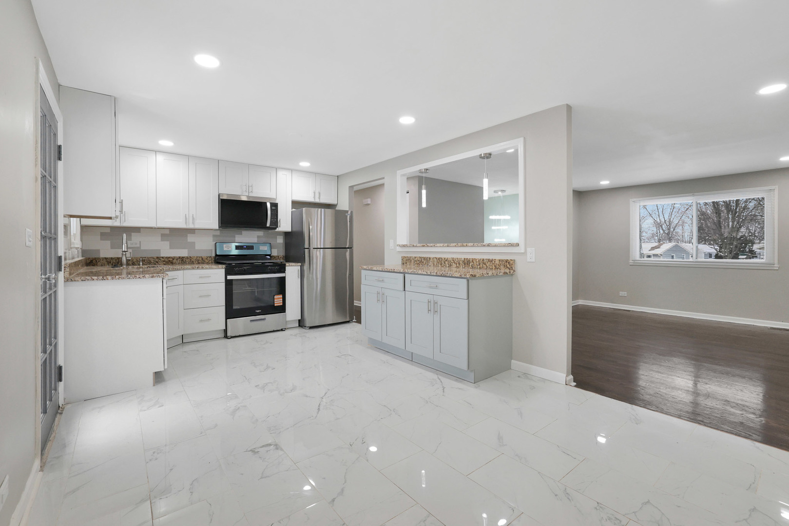 1835 W Weathersfield Way, Schaumburg, IL 60193