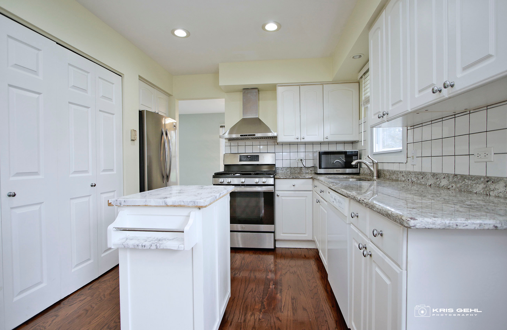 467 Highland Grove Drive, Buffalo Grove, IL 60089