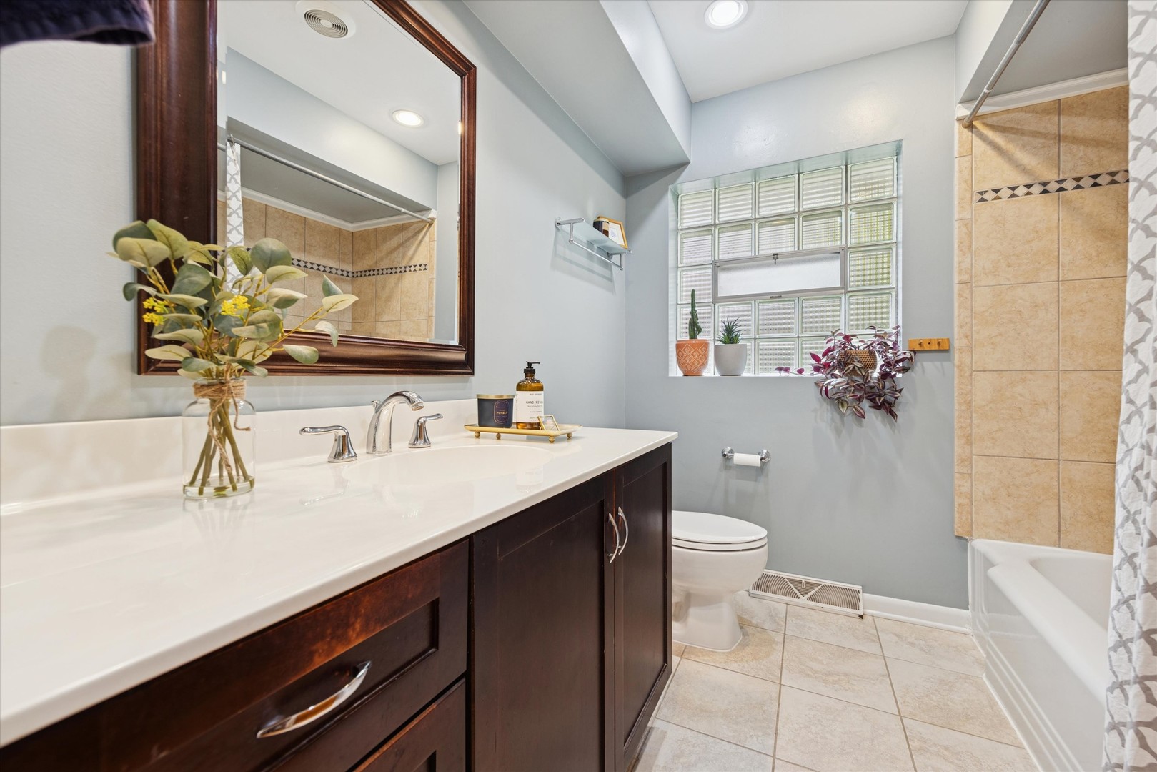 31 E Washington Boulevard, Lombard, IL 60148