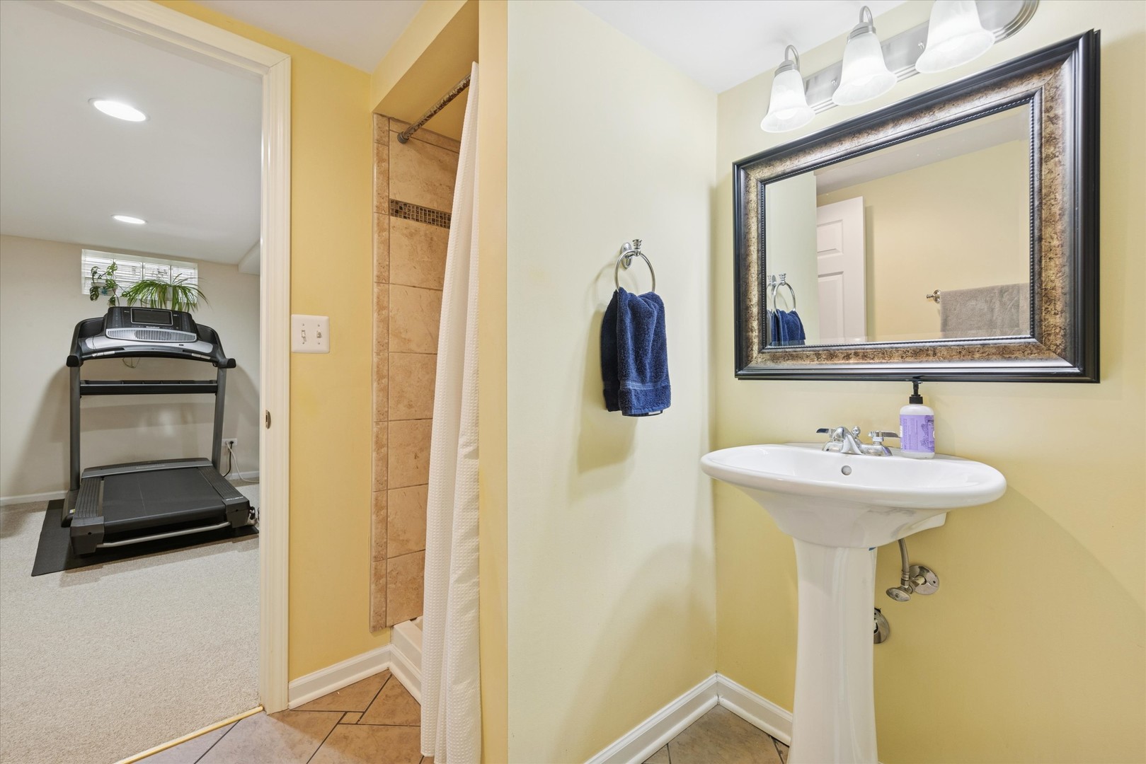 31 E Washington Boulevard, Lombard, IL 60148