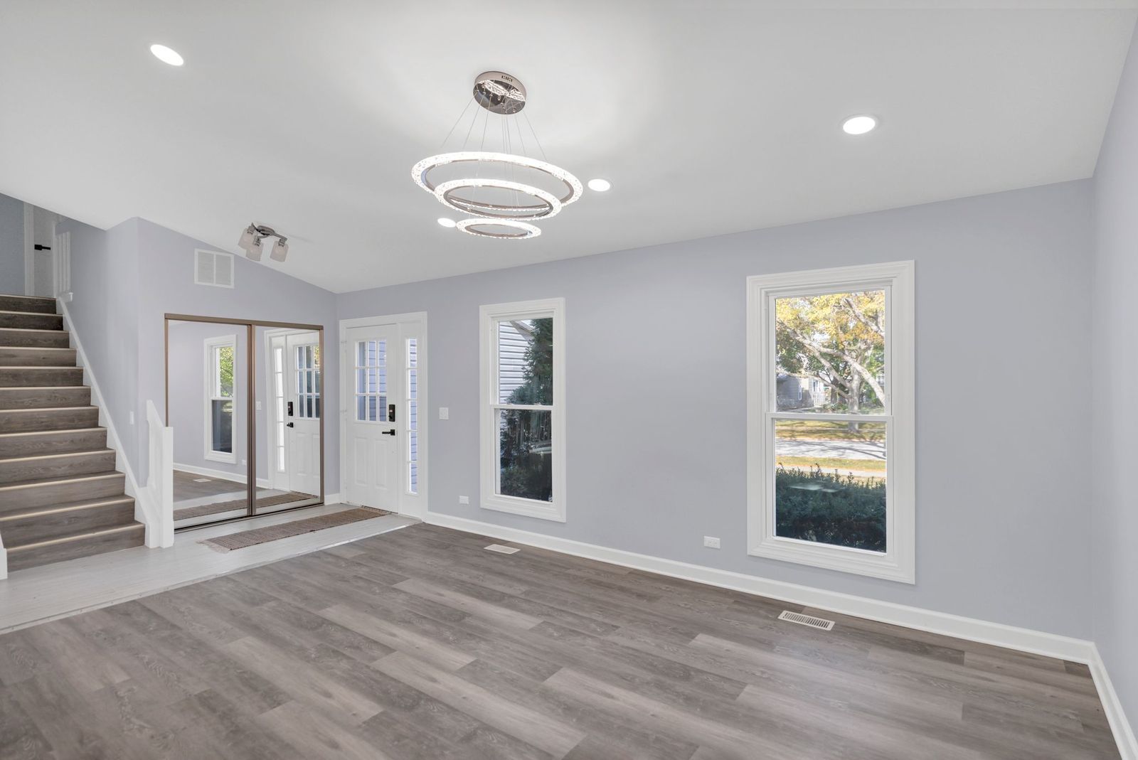 27W125 CHESTNUT Lane, Winfield, IL 60190