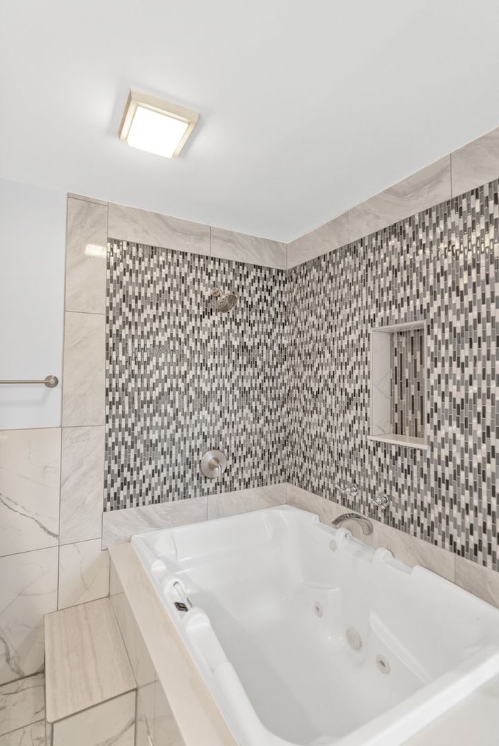 27W125 CHESTNUT Lane, Winfield, IL 60190