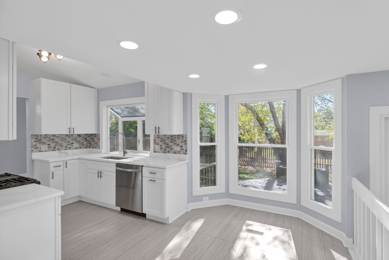 27W125 CHESTNUT Lane, Winfield, IL 60190