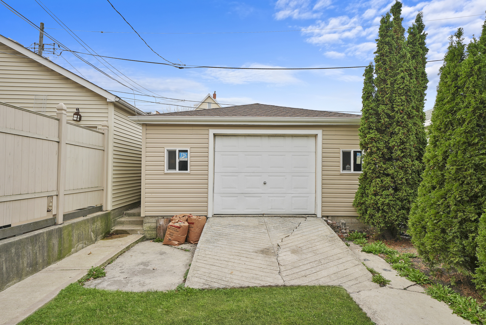 3328 S Damen Avenue, Chicago, IL 60608