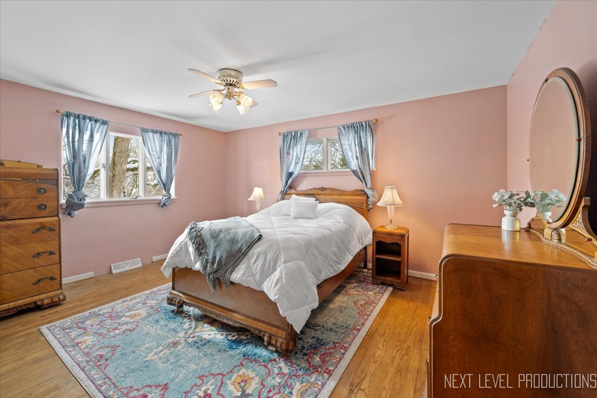 38W443 Sunset Drive, St. Charles, IL 60175