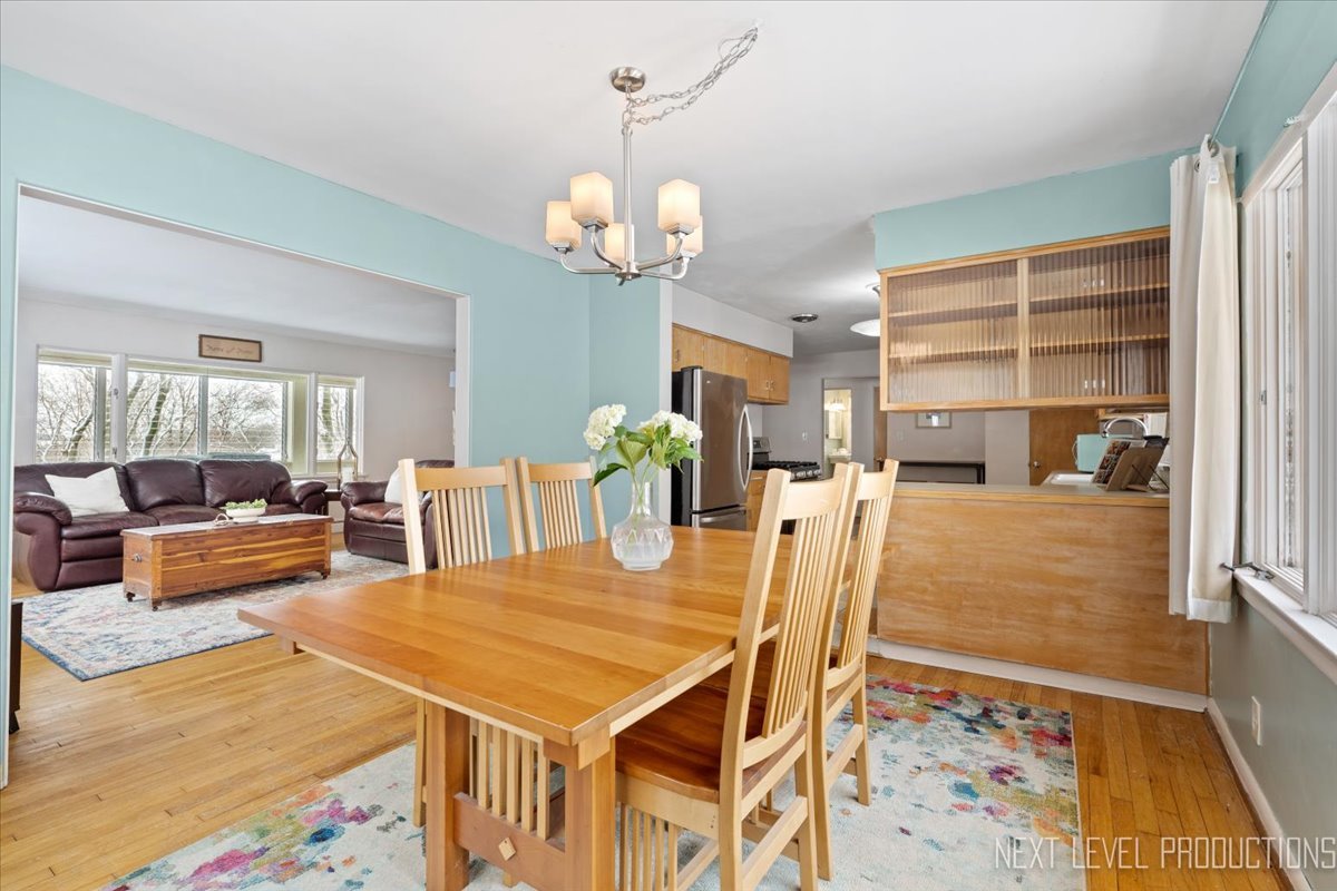 38W443 Sunset Drive, St. Charles, IL 60175