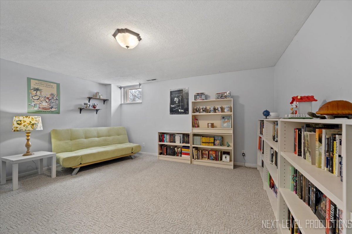 38W443 Sunset Drive, St. Charles, IL 60175