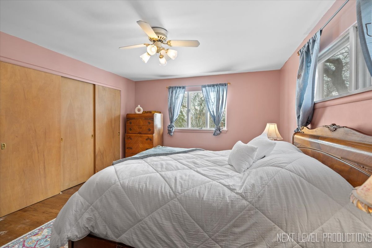 38W443 Sunset Drive, St. Charles, IL 60175