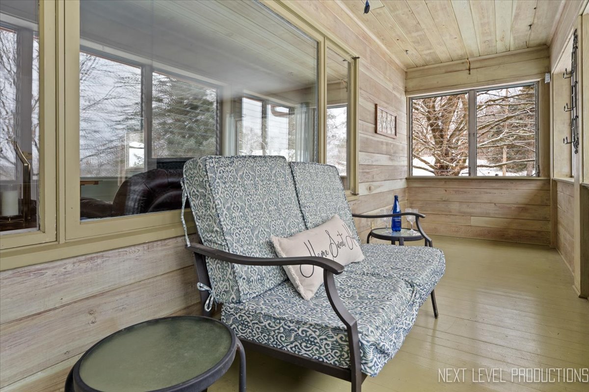 38W443 Sunset Drive, St. Charles, IL 60175