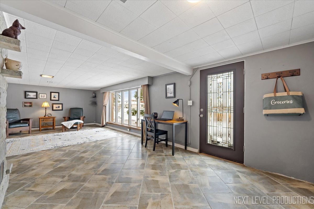 38W443 Sunset Drive, St. Charles, IL 60175