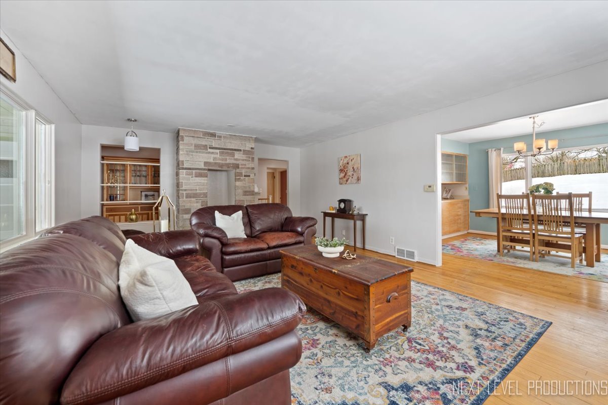 38W443 Sunset Drive, St. Charles, IL 60175