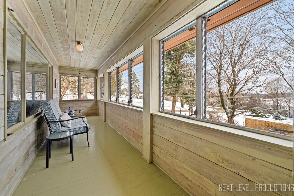 38W443 Sunset Drive, St. Charles, IL 60175