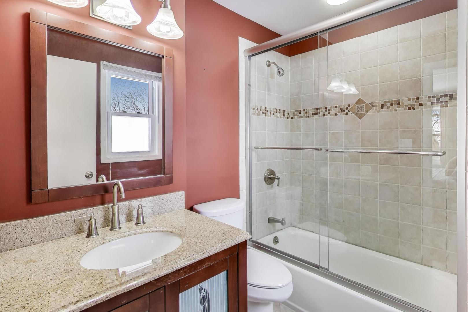 180 N Prairie Drive, Addison, IL 60101