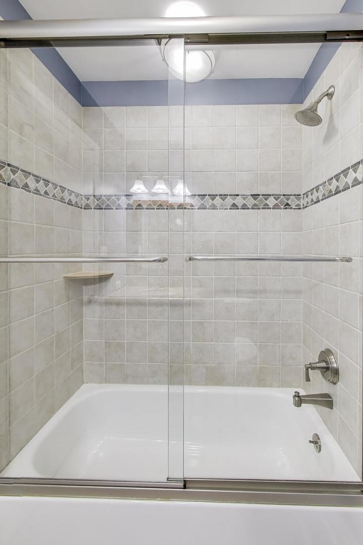 180 N Prairie Drive, Addison, IL 60101