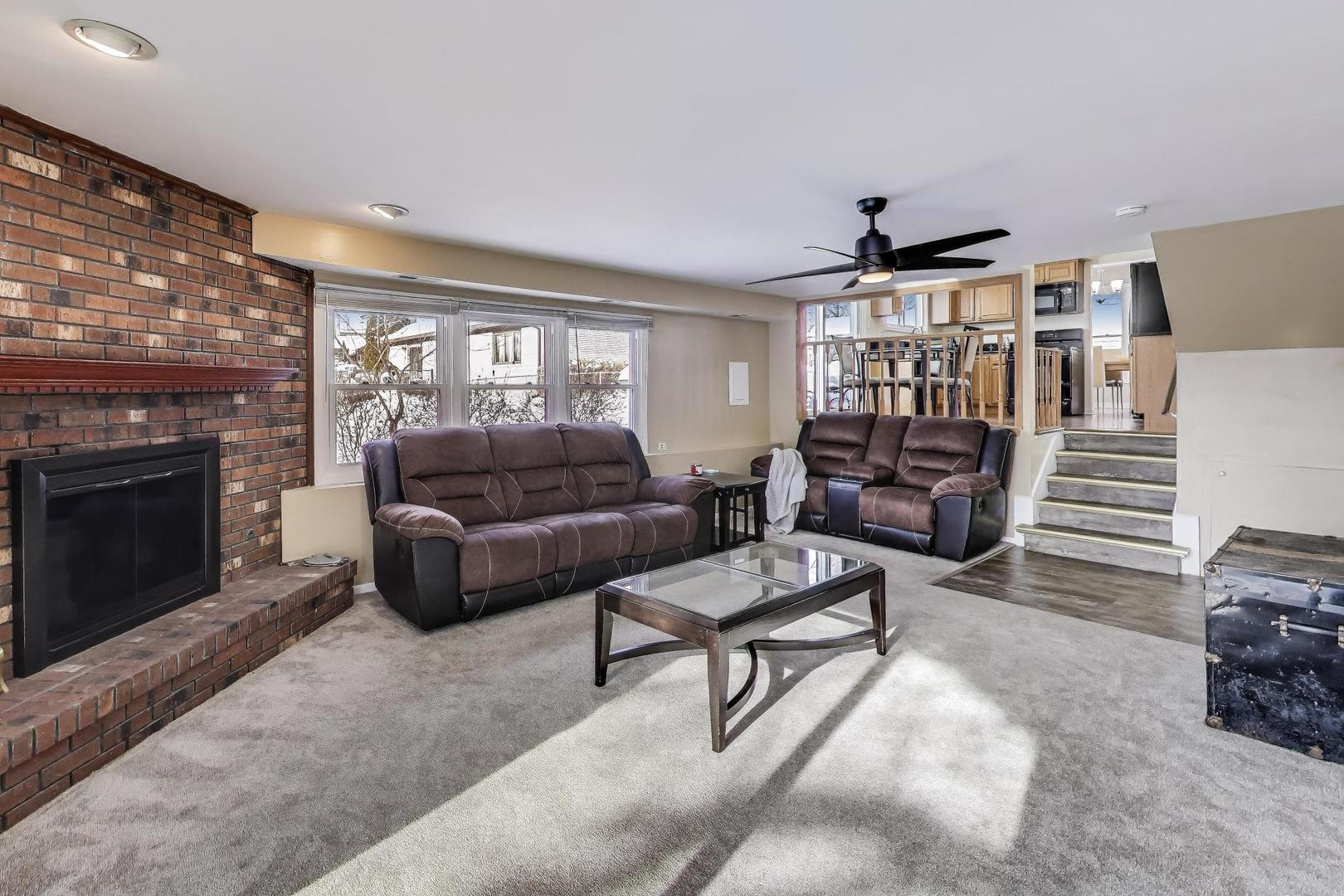 180 N Prairie Drive, Addison, IL 60101