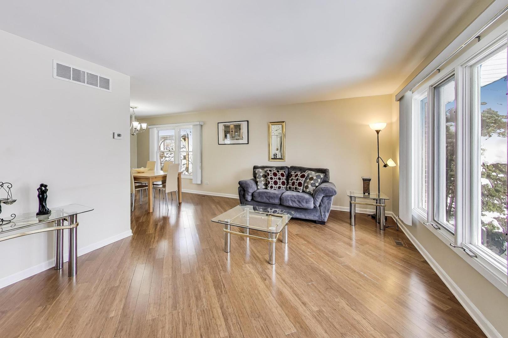 180 N Prairie Drive, Addison, IL 60101