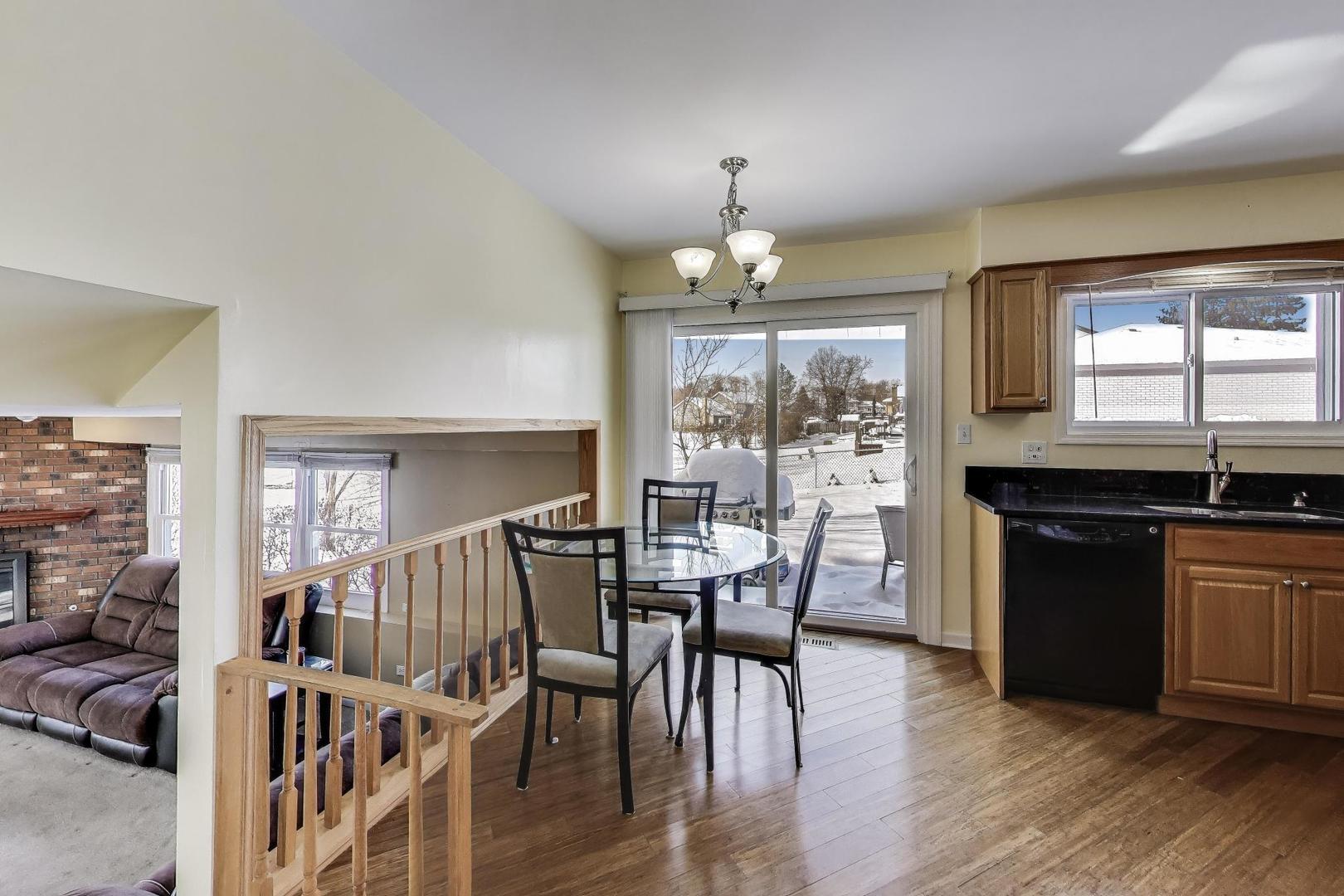 180 N Prairie Drive, Addison, IL 60101