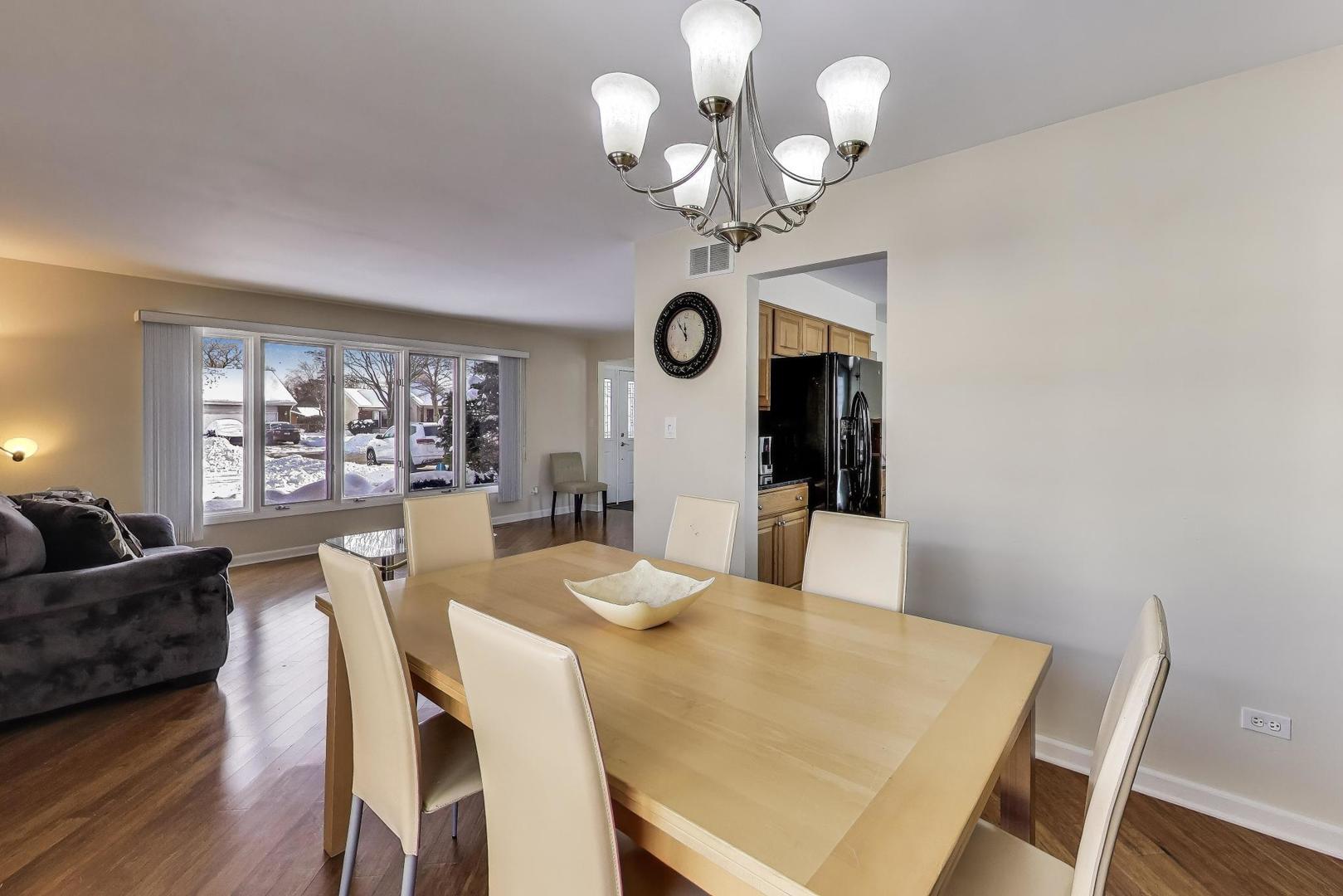 180 N Prairie Drive, Addison, IL 60101